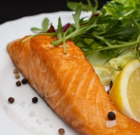 sienta bien comer salmón