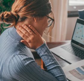 ocultar problemas económicos